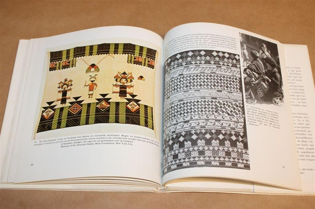 Door het Oog van Duizend Naalden — Borduurkunst [1975], Ophalen of Verzenden, Gelezen