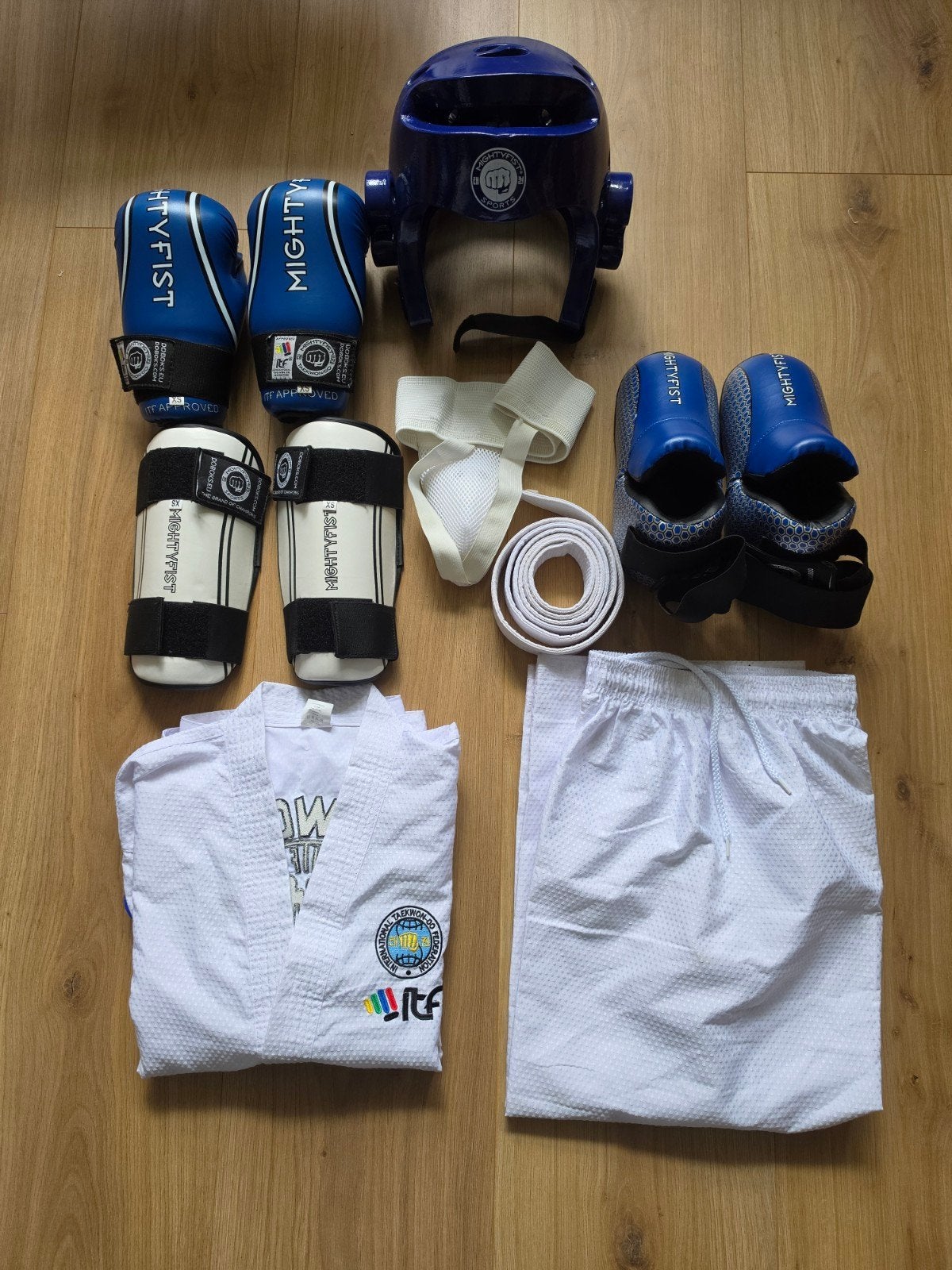 Complete Taekwondo set XS- Bescherming en pak, Taekwondo, Maat XS of kleiner, Vechtsportpak, Ophalen of Verzenden