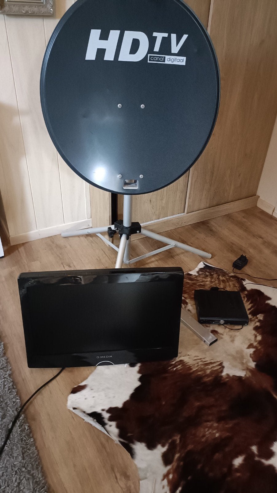 Tekoop teab schotel antenne met ontvanger en t v .aansluiten, Ophalen, Overige merken