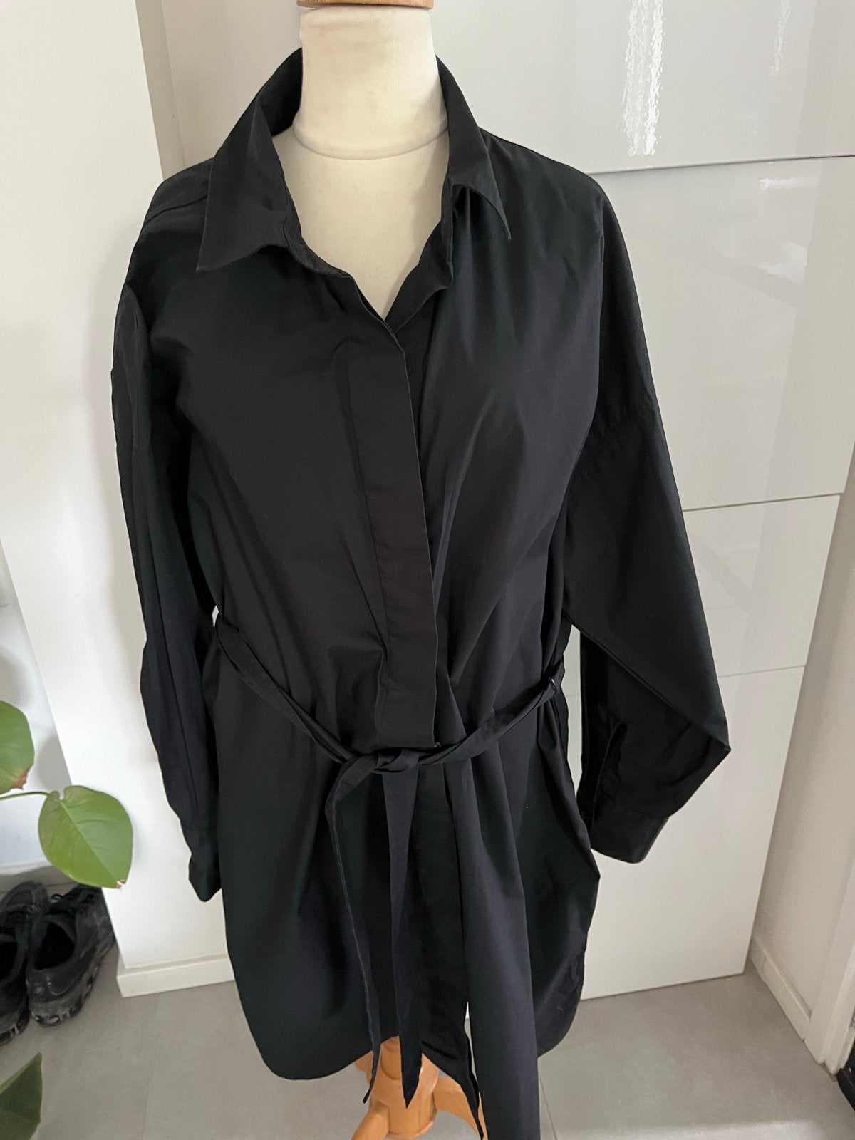 H&M Zwarte Katoenen Jurk - Nieuw met ceintuur, Ophalen of Verzenden, Nieuw, Maat 46/48 (XL) of groter, Zwart