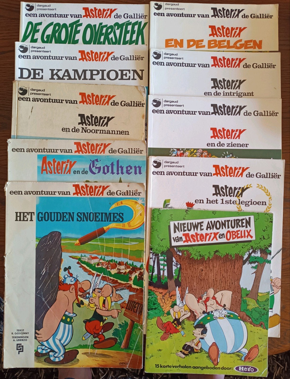 Asterix 10 strips door Uderzo - Dargaud Geïllustreerde Pers, Gelezen, Ophalen of Verzenden, Goscinny & Uderzo, Meerdere stripboeken