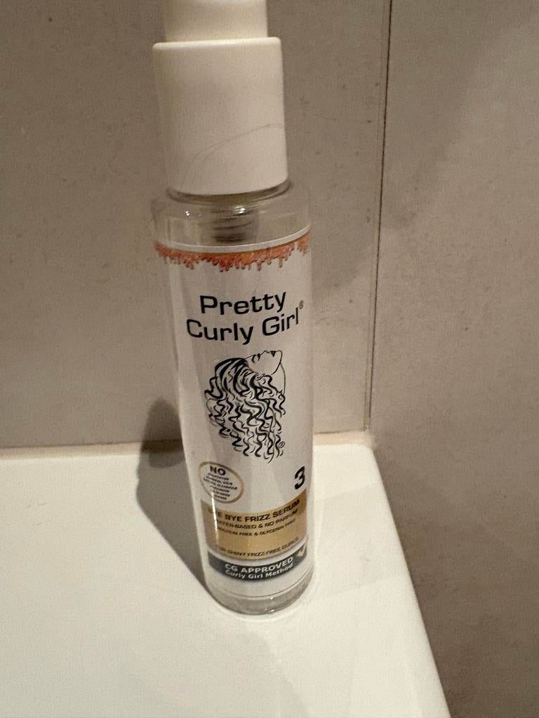 Pretty Curly Girl Bye Bye Frizz Serum, Ophalen of Verzenden, Gebruikt, Haarverzorger of -hersteller