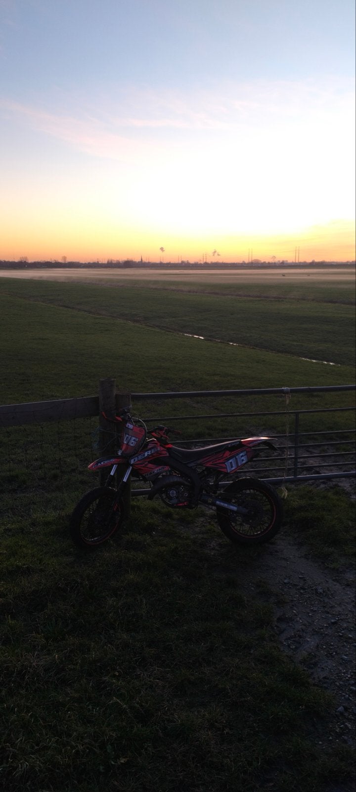 Derbi Senda 2005 88cc- Volledig opgebouwd met top onderdelen, Fietsen en Brommers, Ophalen, 6 versnellingen, Gebruikt, Maximaal 45 km/u