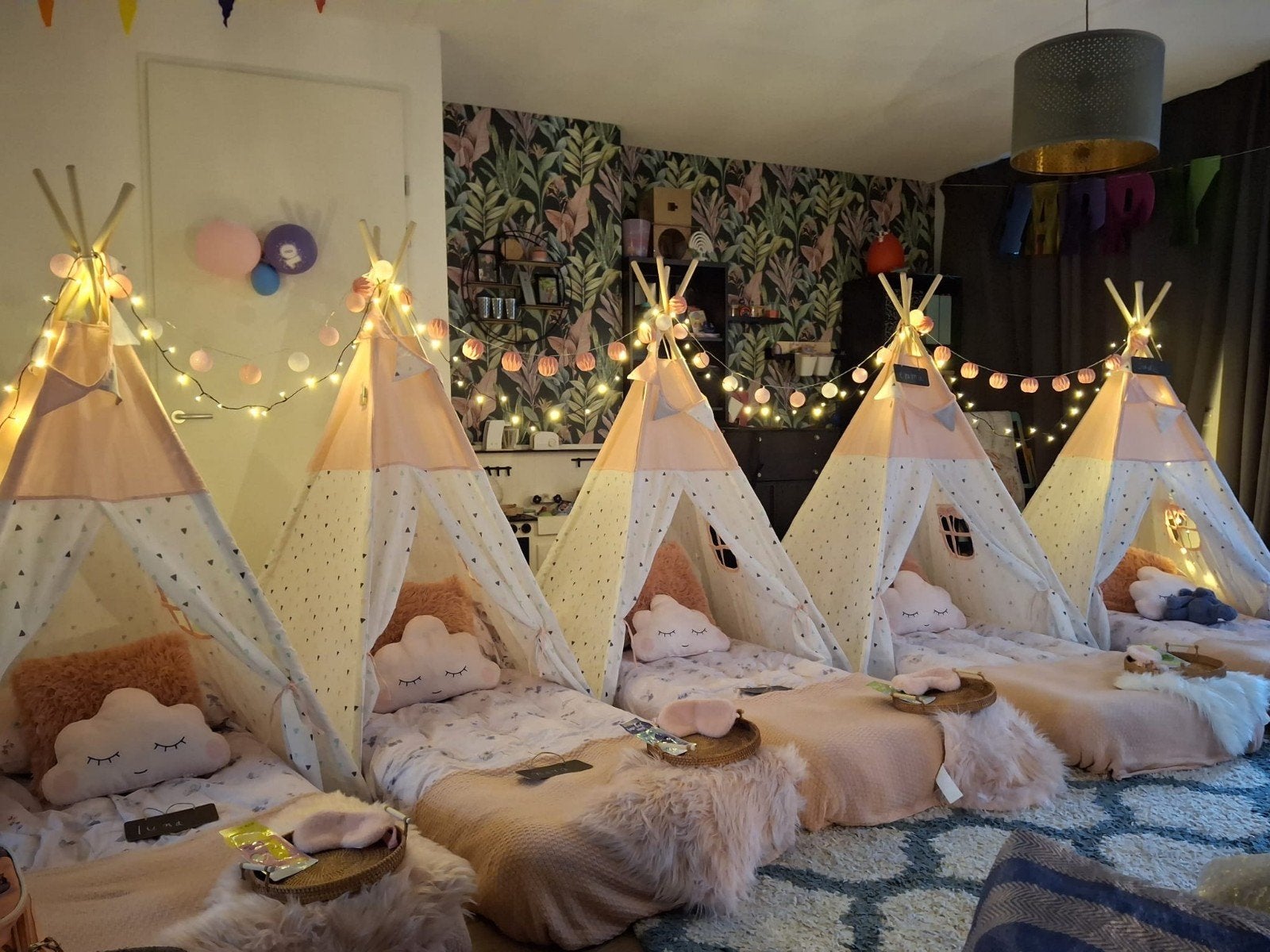 Tipi tentjes/ tipi tent voor slaapfeestje/slaapfeest te huur, Ophalen of Verzenden, Zo goed als nieuw