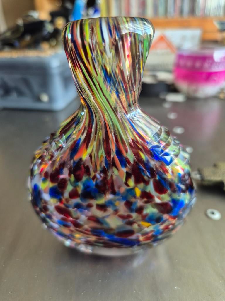 Kleine Murano glazen vaas met kleurrijke spikkels, Ophalen of Verzenden