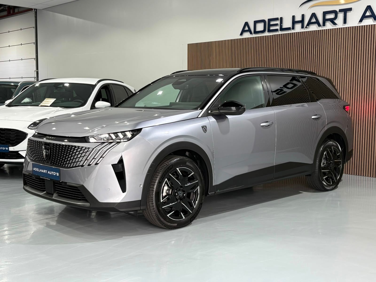 Peugeot 5008 1.2 Hybrid 145 GT 7 Pers / Navigatie full map /, 145 pk, Zwart, 7 stoelen, Origineel Nederlands