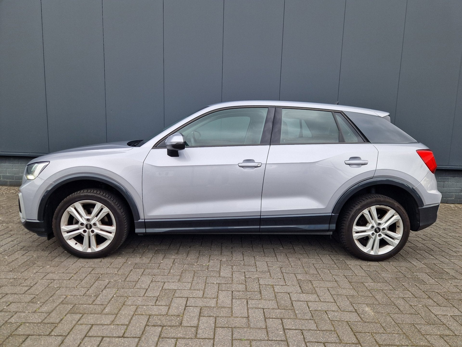 Audi Q2 35 TFSI 150PK /Adap Cruise /Stoelverwarm, Auto's, 4 cilinders, Leder en Stof, Bedrijf, 690 kg