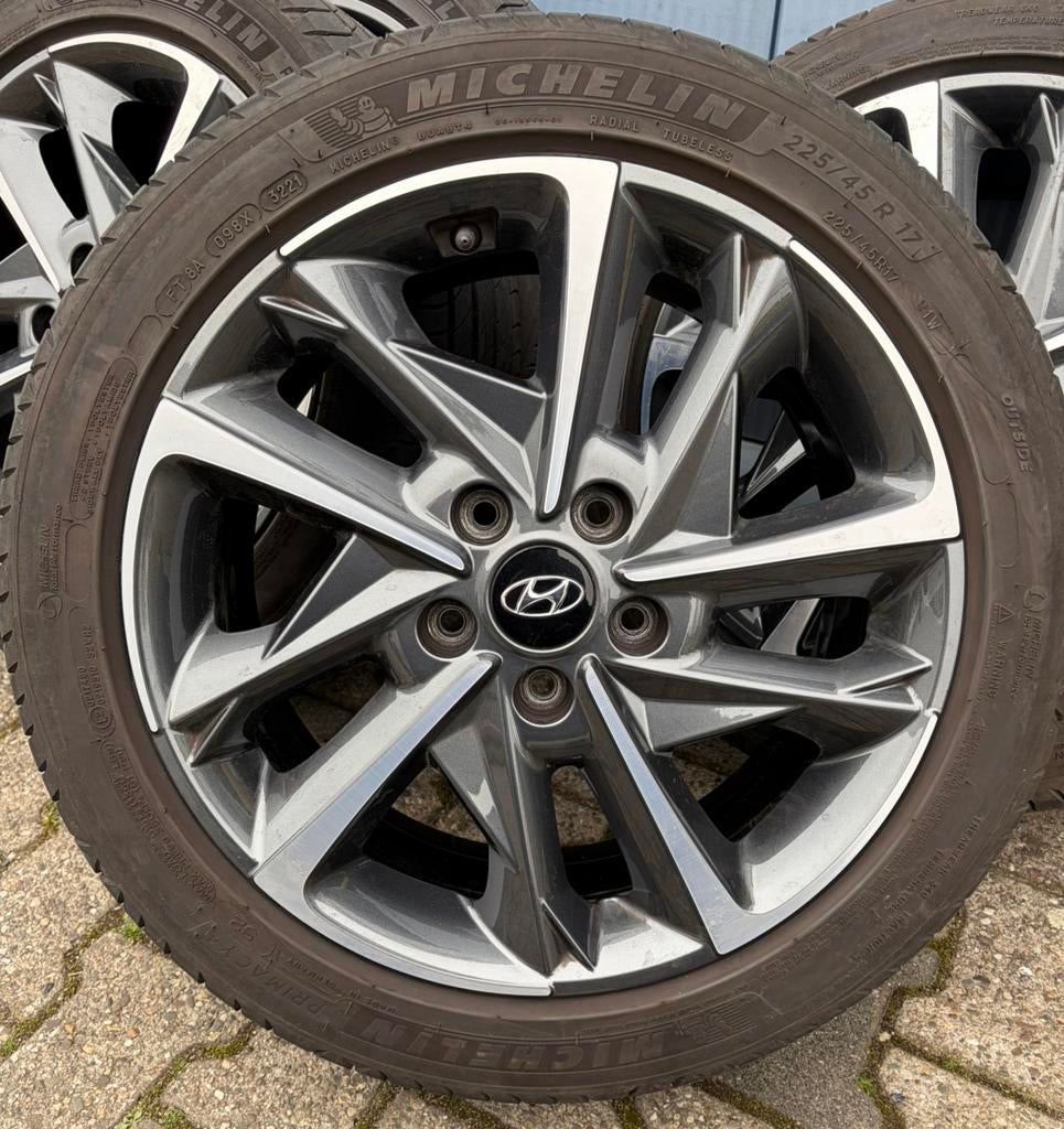 17 Inch Originele Hyundai I30 Velgen Kia Ceed + Zomerbanden, Banden en Velgen, 17 inch, Ophalen of Verzenden, Zomerbanden