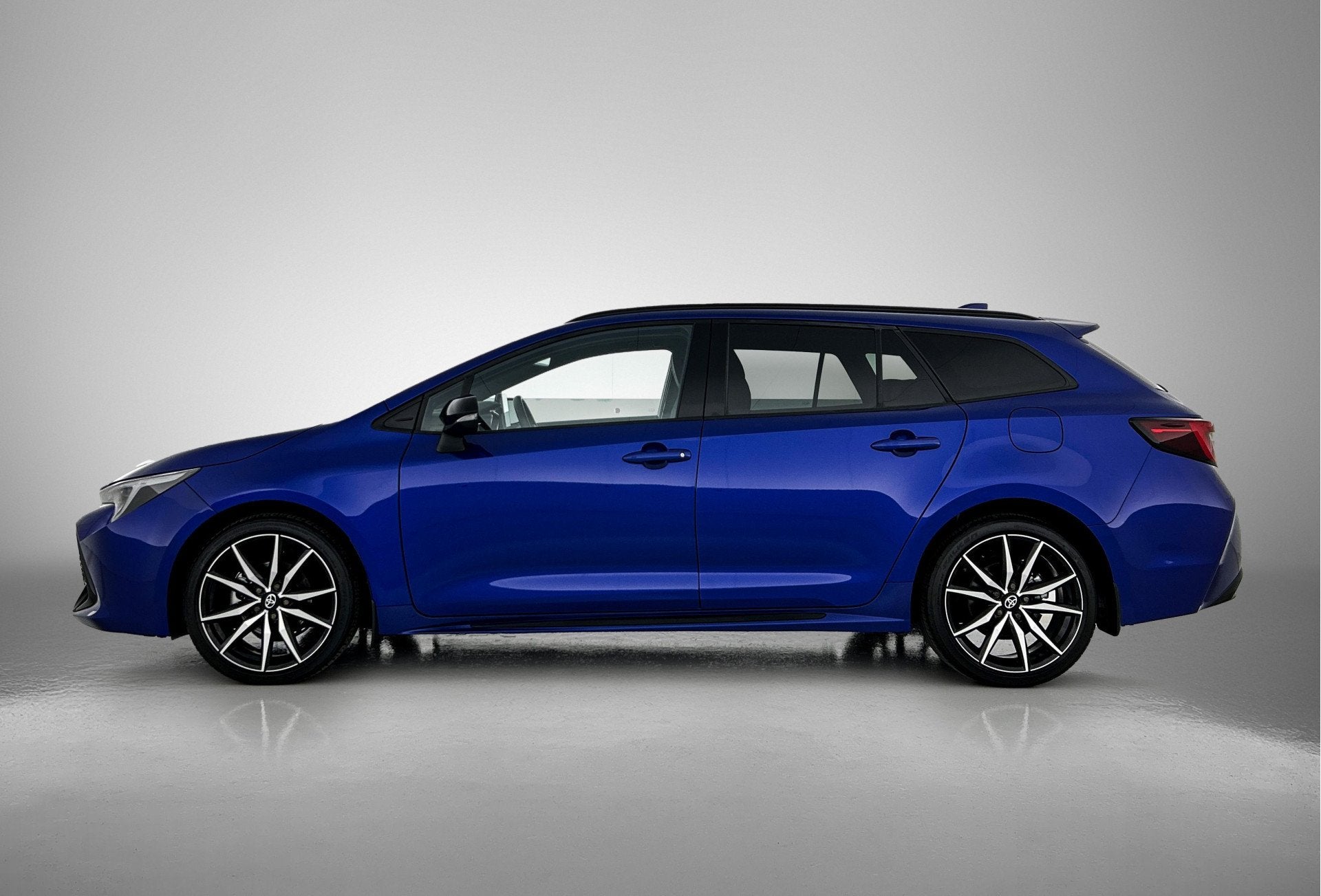 Toyota Corolla Touring Sports Hybrid 140 GR Sport | Navigati, 12 maanden, 450 kg, 4 cilinders, Blauw