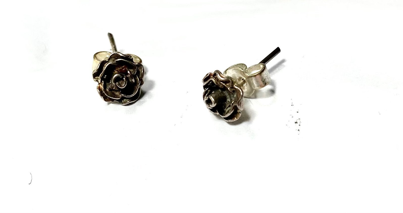Striking mid-century sterling silver little roses, Verzenden, Zo goed als nieuw, Zilver