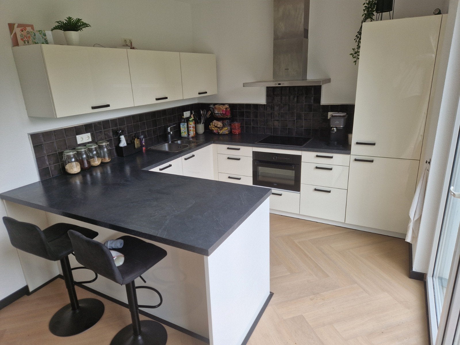 Complete moderne keuken met inbouwapparatuur, 4 liter of meer, Ophalen of Verzenden, Zo goed als nieuw