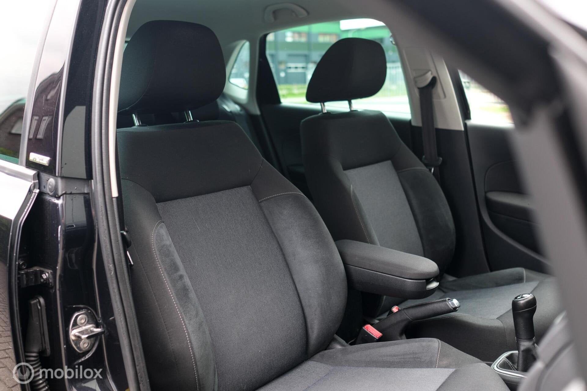 Volkswagen Polo 1.2-12V Style | APK 2028 | Stoelverwarming |, Auto's, Volkswagen, Voorwielaandrijving, Euro 5, Gebruikt, Zwart