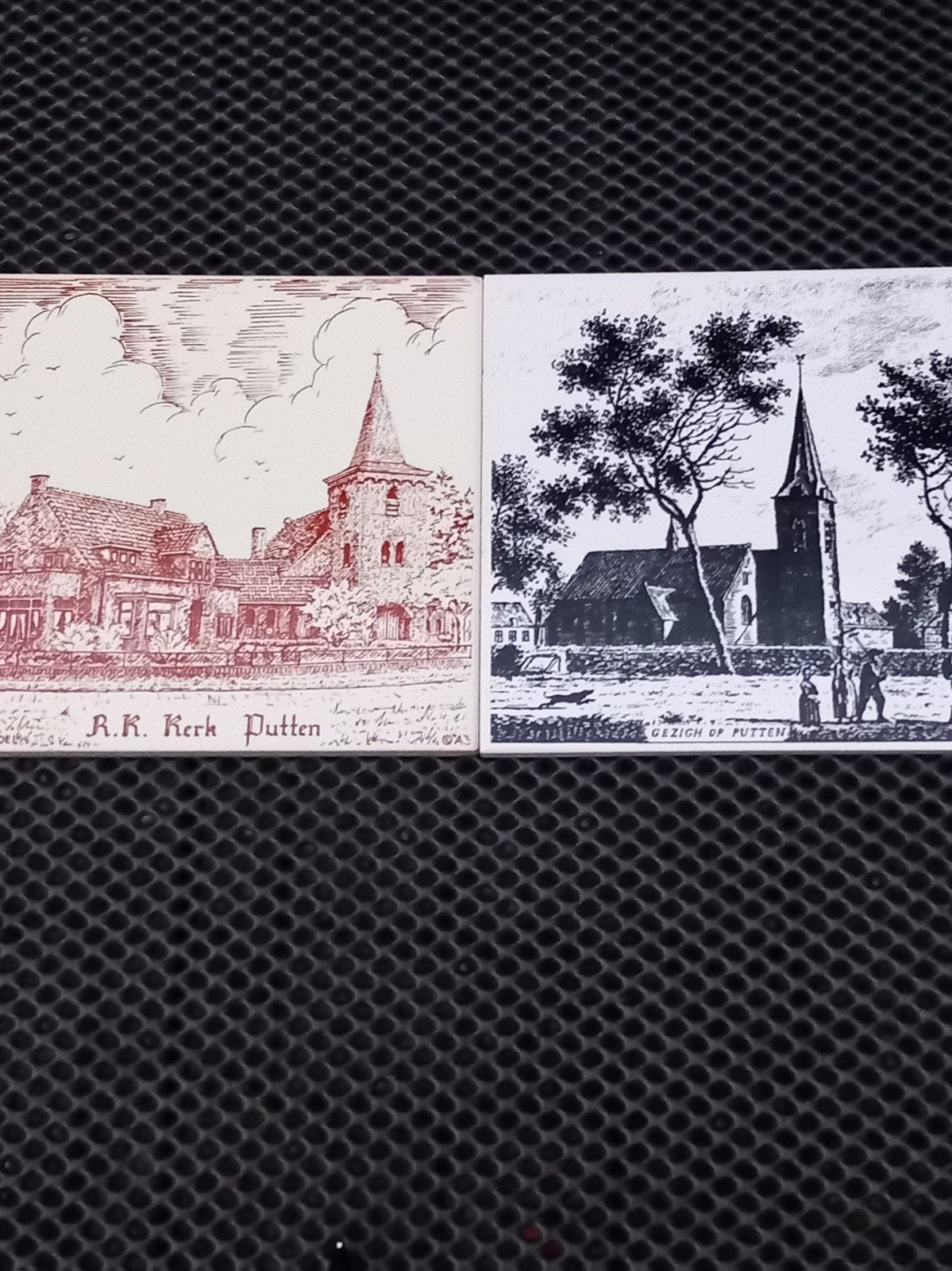 2 tegels Putten R.K kerk en oude kerk, Ophalen of Verzenden