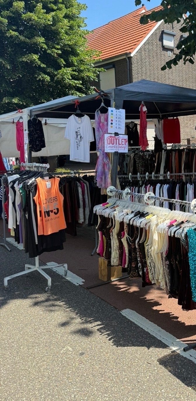 dameskleding (ca. 800 stuk) Merkkleding- Incl. kledingrekken, Kleding | Dames, Ophalen, Zo goed als nieuw