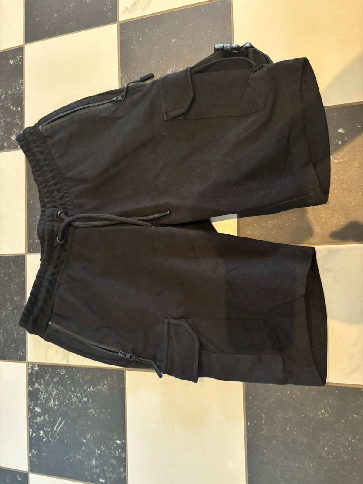 Nieuw Shoeby Refill korte zwarte joggingbroek M, Kleding | Heren, Ophalen of Verzenden, Zo goed als nieuw, Maat 48/50 (M), Zwart