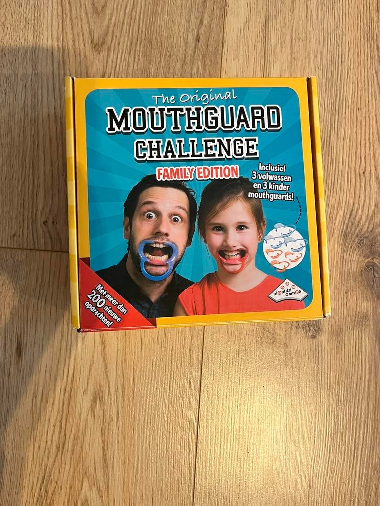 Mouthguard Challenge - Famikh Edition, Vijf spelers of meer, Ophalen of Verzenden, Zo goed als nieuw