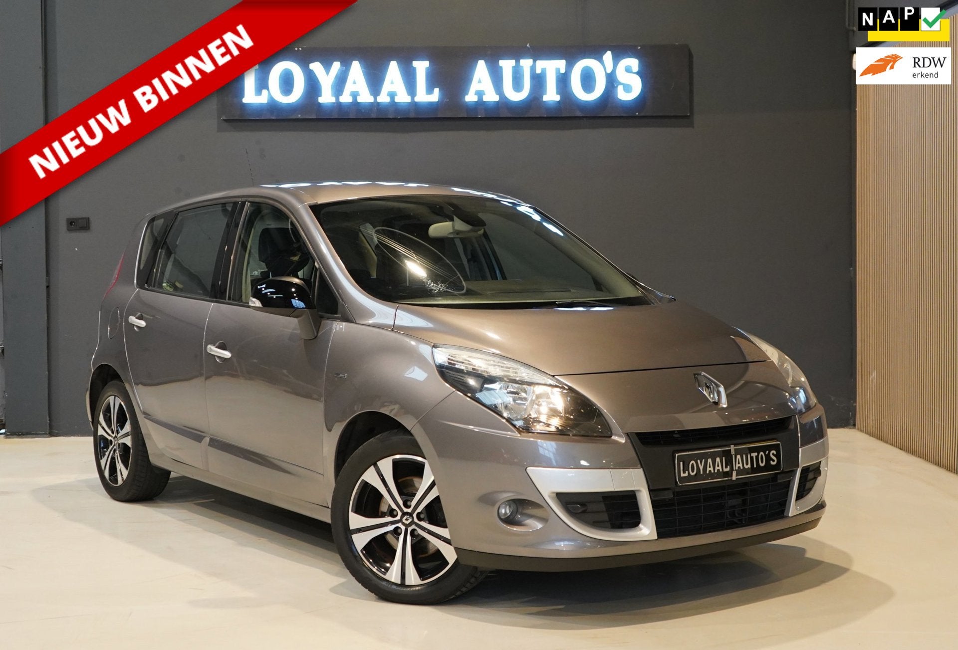 Renault Scénic 2.0 Bose | AUT | ACHTERUITRIJC. | TREKHAAK |, Auto's, Euro 5, Gebruikt, 4 cilinders, Verwarmde buitenspiegels