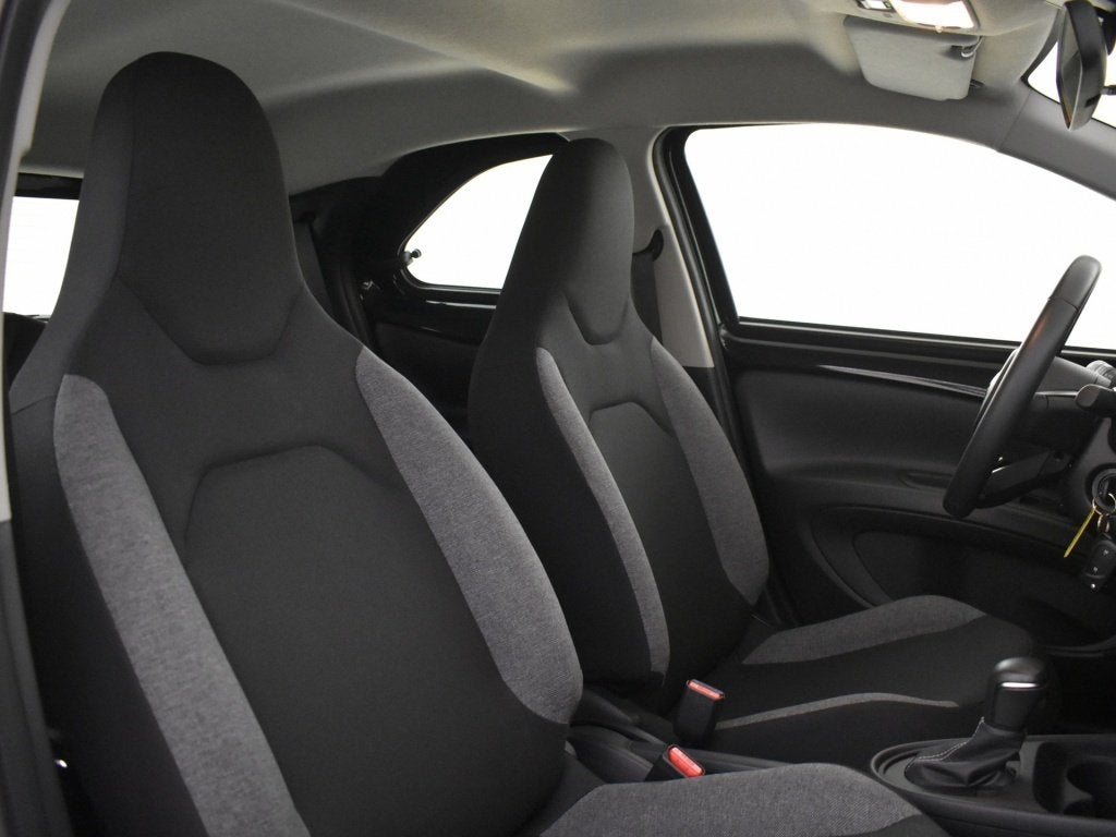 Toyota Aygo X 1.0 VVT-i S-CVT Play (bj 2022, automaat), Auto's, Toyota, Automaat, Stof, Gebruikt, 4 stoelen