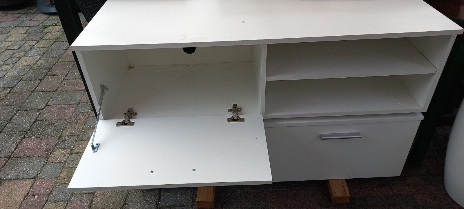 Twee witte kastjes met legplanken en deurtjes, Ophalen, Gebruikt