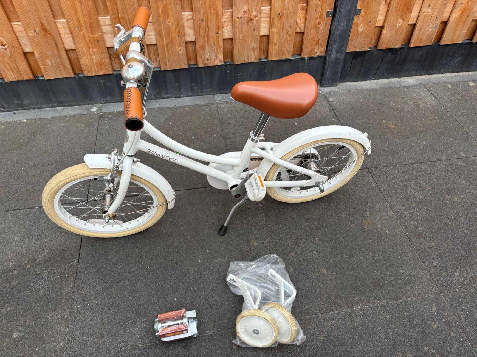 Mooie Banwood kinderfiets 16 inch wit, Fietsen en Brommers, Fietsen | Vouwfietsen, Ophalen, Zo goed als nieuw, 16 tot 18 inch