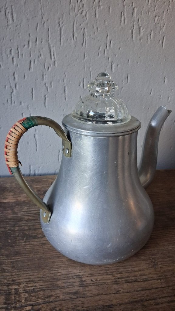 Koopje! Antieke theepot met glazen deksel en rieten handvat, Ophalen of Verzenden