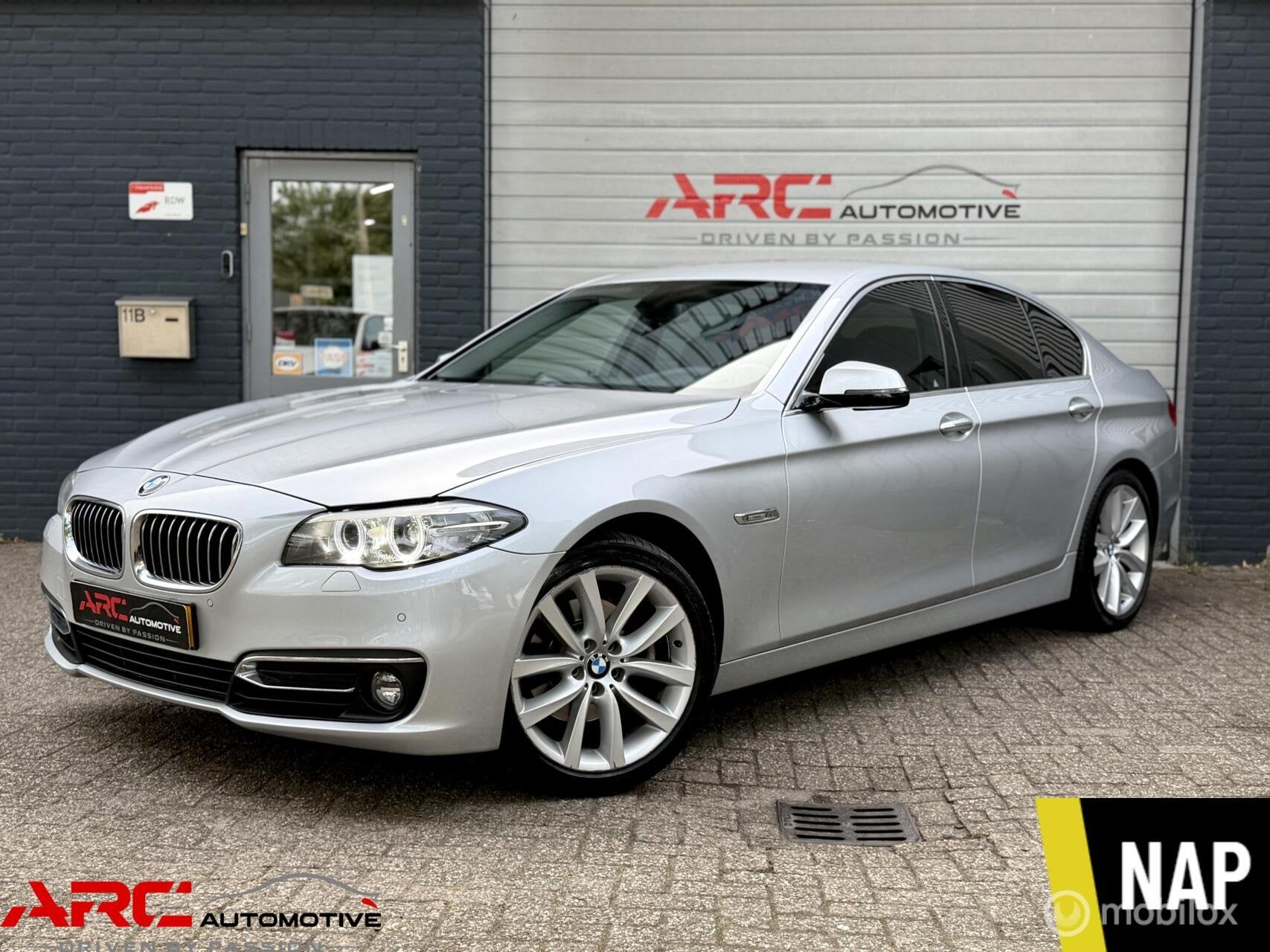 BMW 5-serie 520i High Luxury Edition Topstaat!, Auto's, BMW, Automaat, Achterwielaandrijving, Gebruikt, 4 cilinders