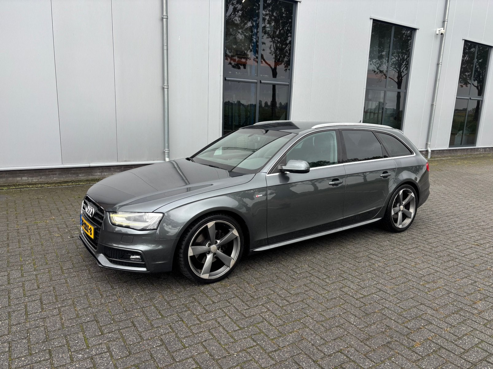 Audi A4 1.8 Tfsi 125KW Avant Multitr. 2012 Grijs