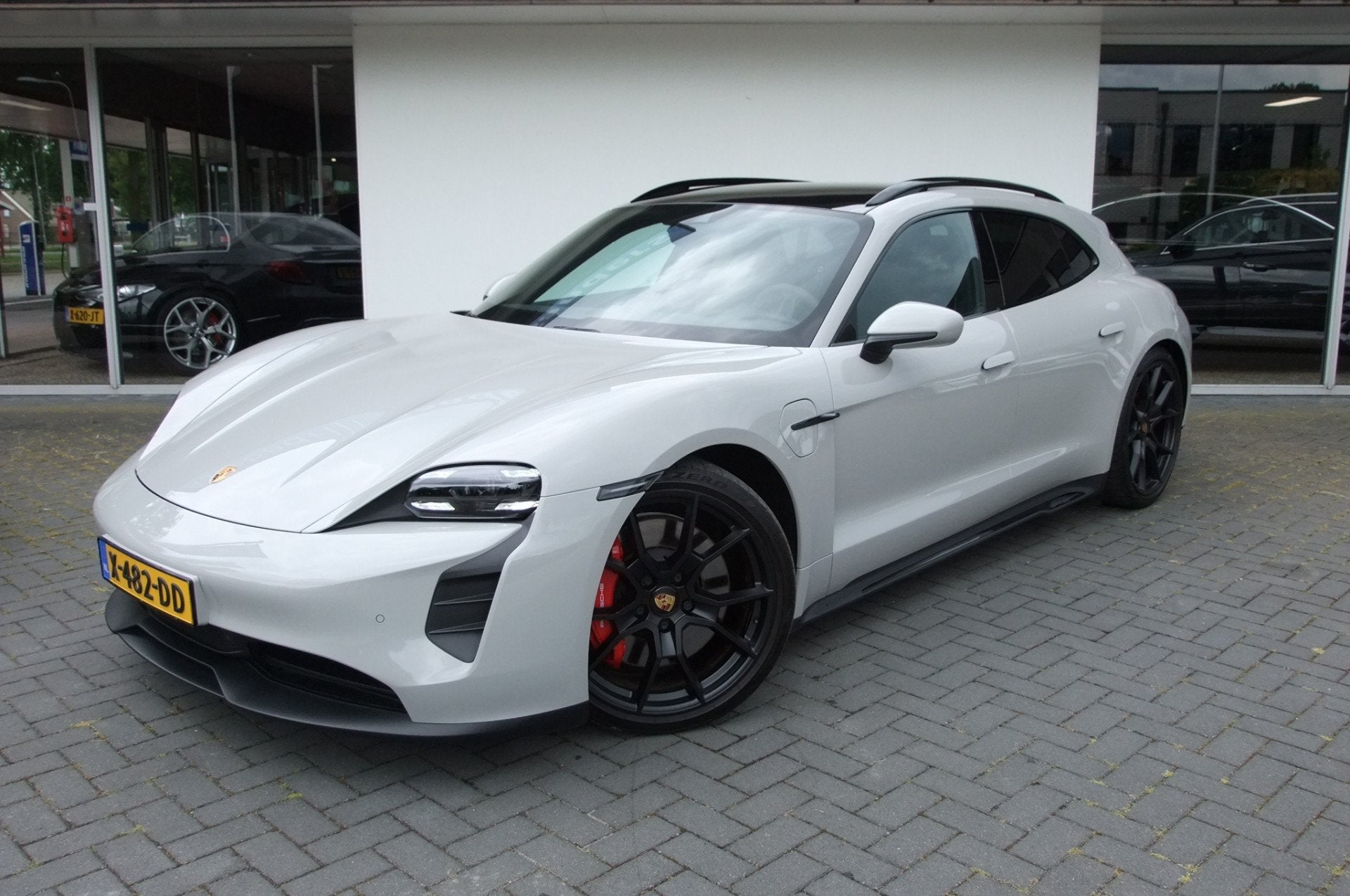 Porsche Taycan Sport Turismo/ NL auto/ Porsche Approved/ GTS, Auto's, Porsche, Automaat, Gebruikt, 124 €/maand, 4 stoelen