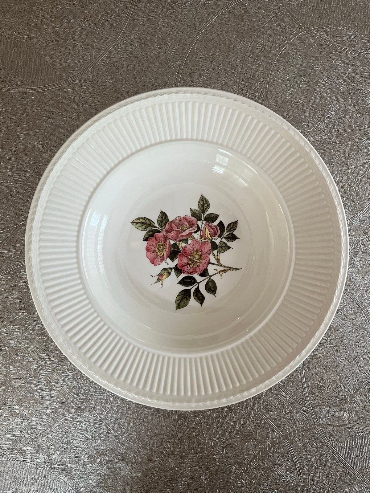 14 Nieuwe Wedgwood Briar Rose Borden - Ø 23 cm, Nieuw, Ophalen of Verzenden, Bord(en), Wedgwood