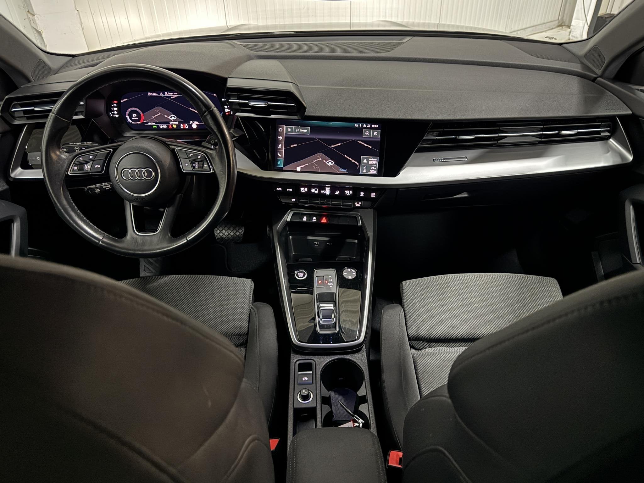 Audi A3 Sportback 30 TFSI Advanced edition AUTOMAAT DIGI-DAS, Stof, Gebruikt, Zwart, Bedrijf