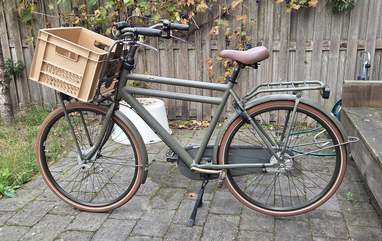 Stoere matgroene fiets met 56cm frame en 28" wielen, Gebruikt, Versnellingen, Trommelrem, Ophalen