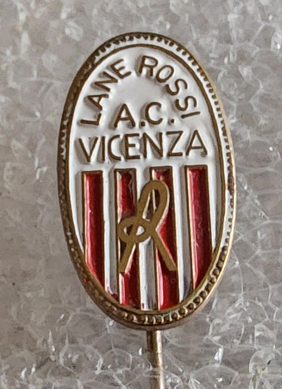 Vintage Speldje A.C. Vicenza Lane Rossi Voetbalclub, Ophalen of Verzenden, Gebruikt, Overige onderwerpen, Speldje of Pin