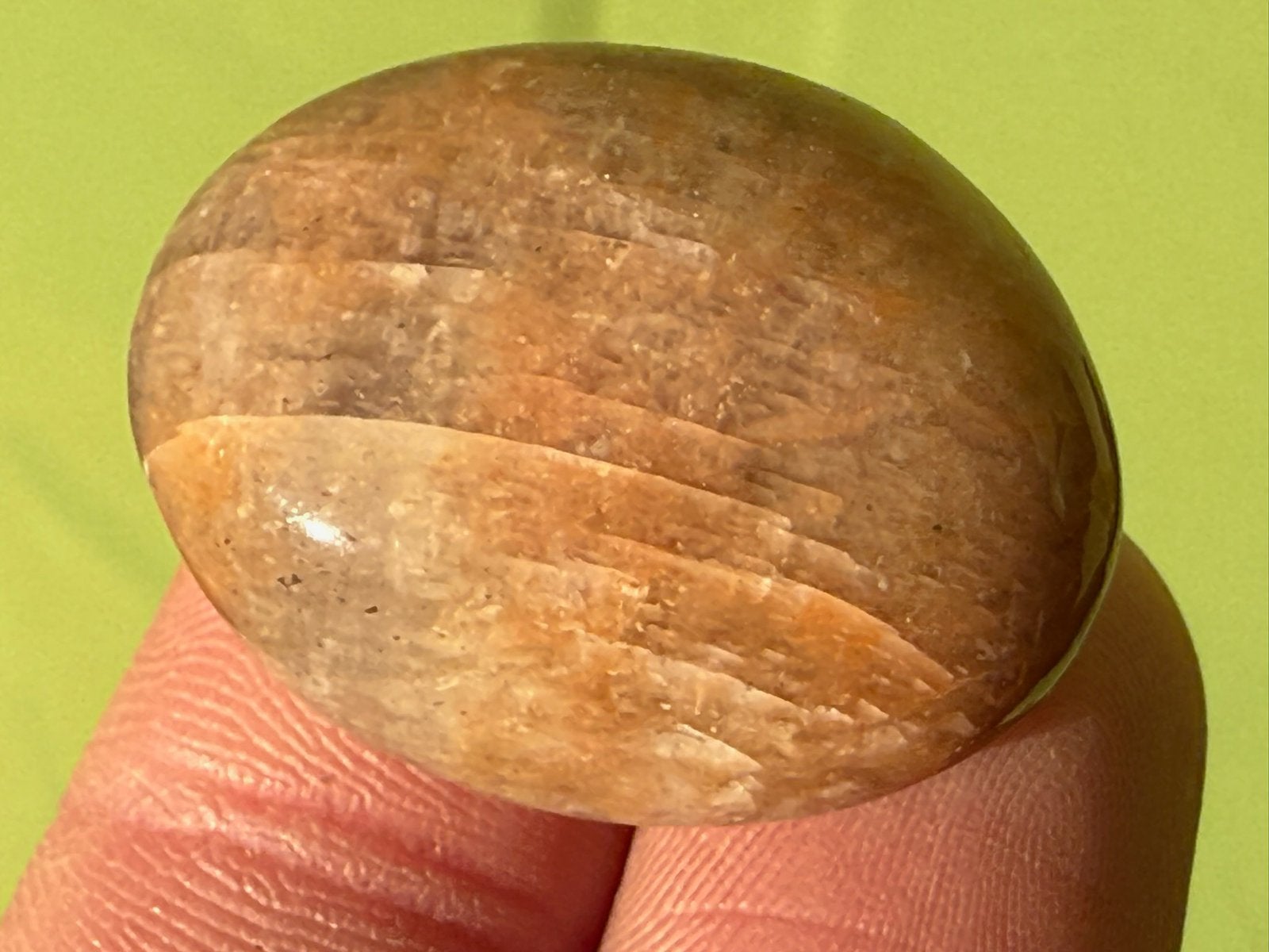 Perzik Maansteen mineralen broekzaksteen trommelsteen, Ophalen of Verzenden, Mineraal