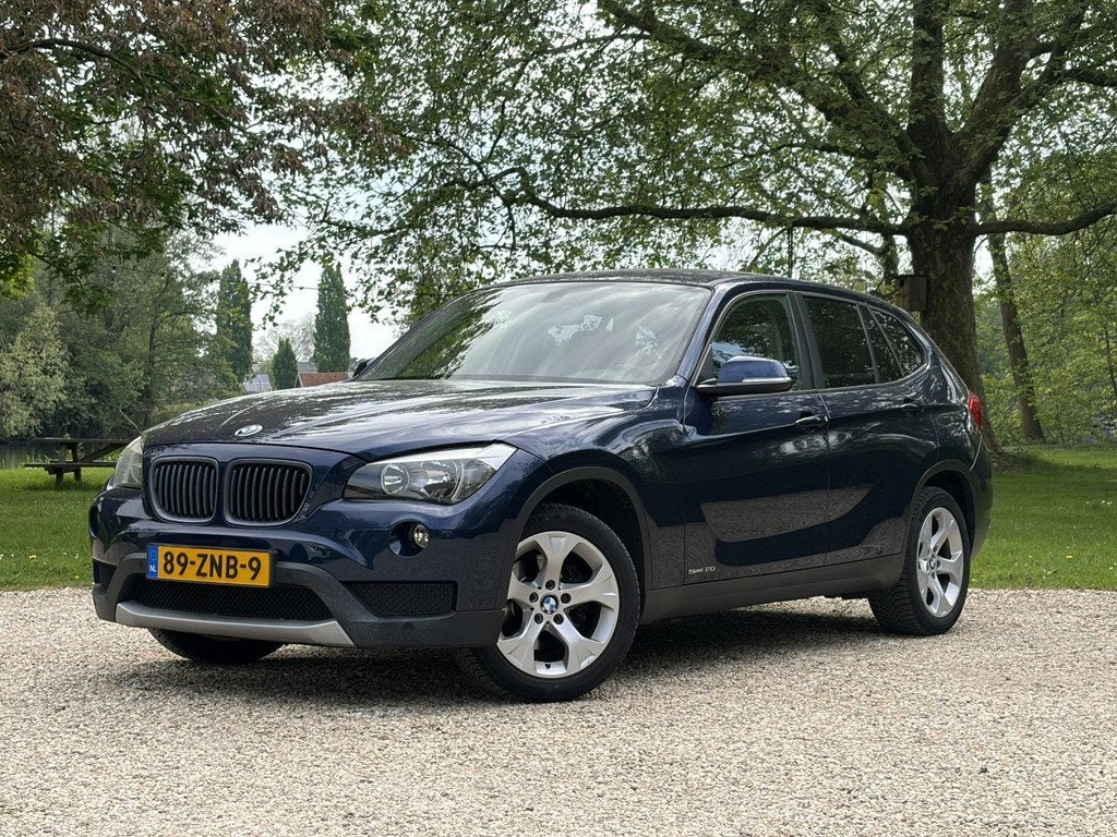BMW X1 2.0i 184PK Automaat 8-traps, Trekhaak, Auto's, Euro 6, 4 cilinders, Blauw, Origineel Nederlands