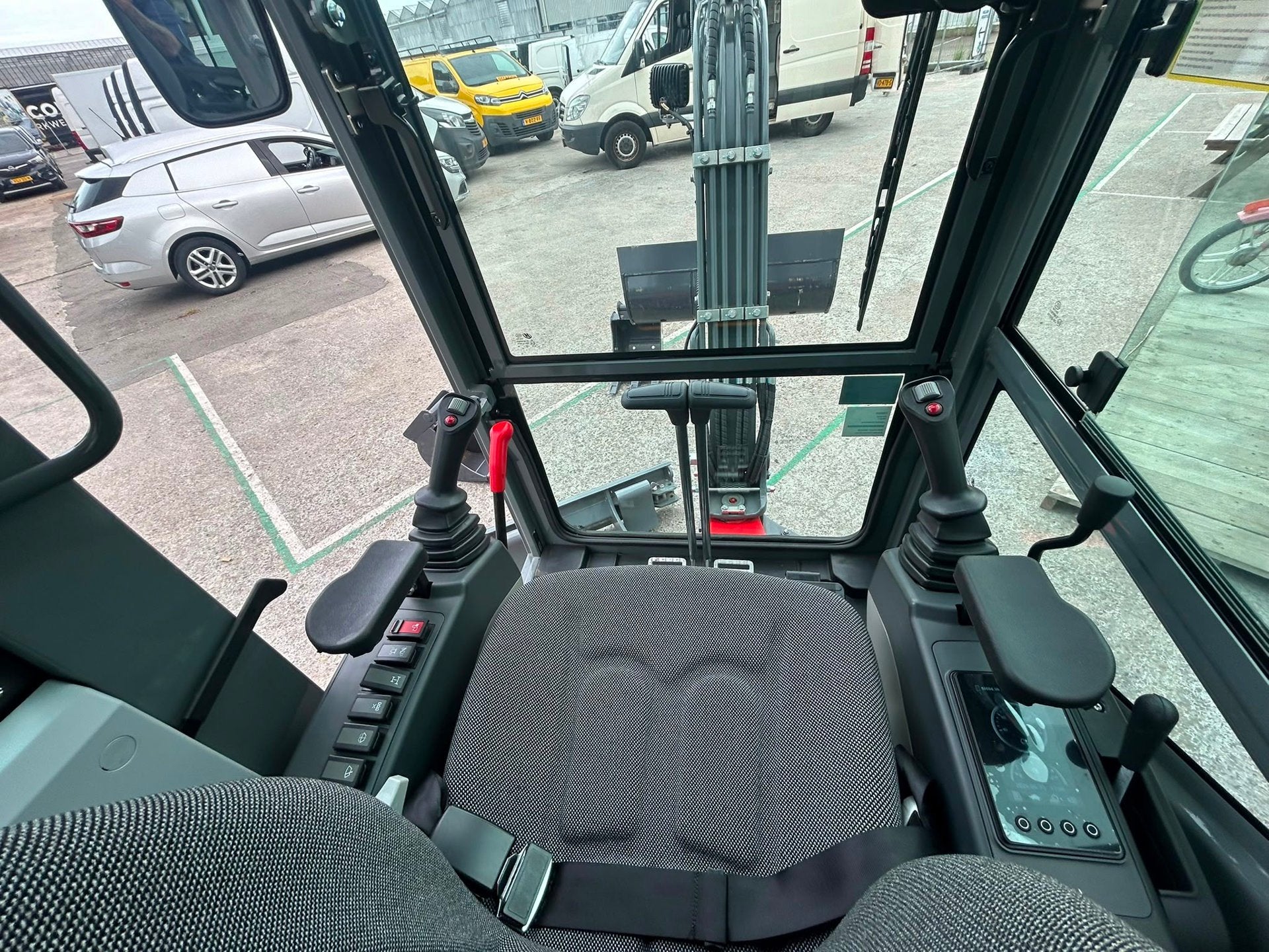 Eurotrac HE20C Graafmachine finalease 390 pm, Auto's, Overige Auto's, Automaat, Gebruikt, Overige carrosserieën, Overige brandstoffen