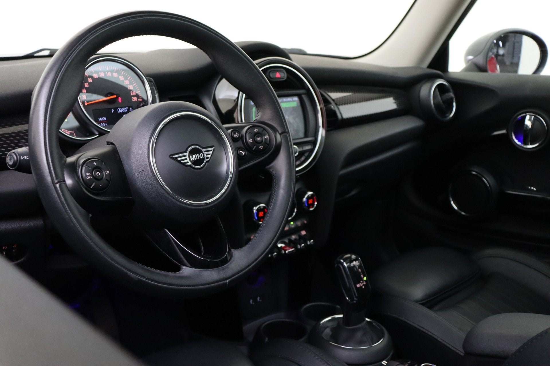 MINI Hatchback Cooper S Chili Automaat / Comfortstoelen / Mu, Auto's, 1195 kg, Gebruikt, 4 stoelen, Leder
