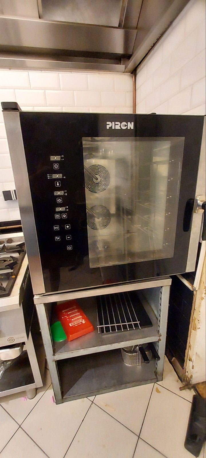 Horeca overname: Koelkasten, vriezers, oven, frituur, tv's