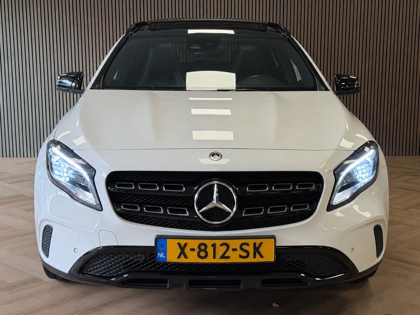 Mercedes-Benz GLA-klasse 180 Premium Plus AUT. PANORAMADAK N, Auto's, Gebruikt, Euro 6, 4 cilinders, Leder en Stof