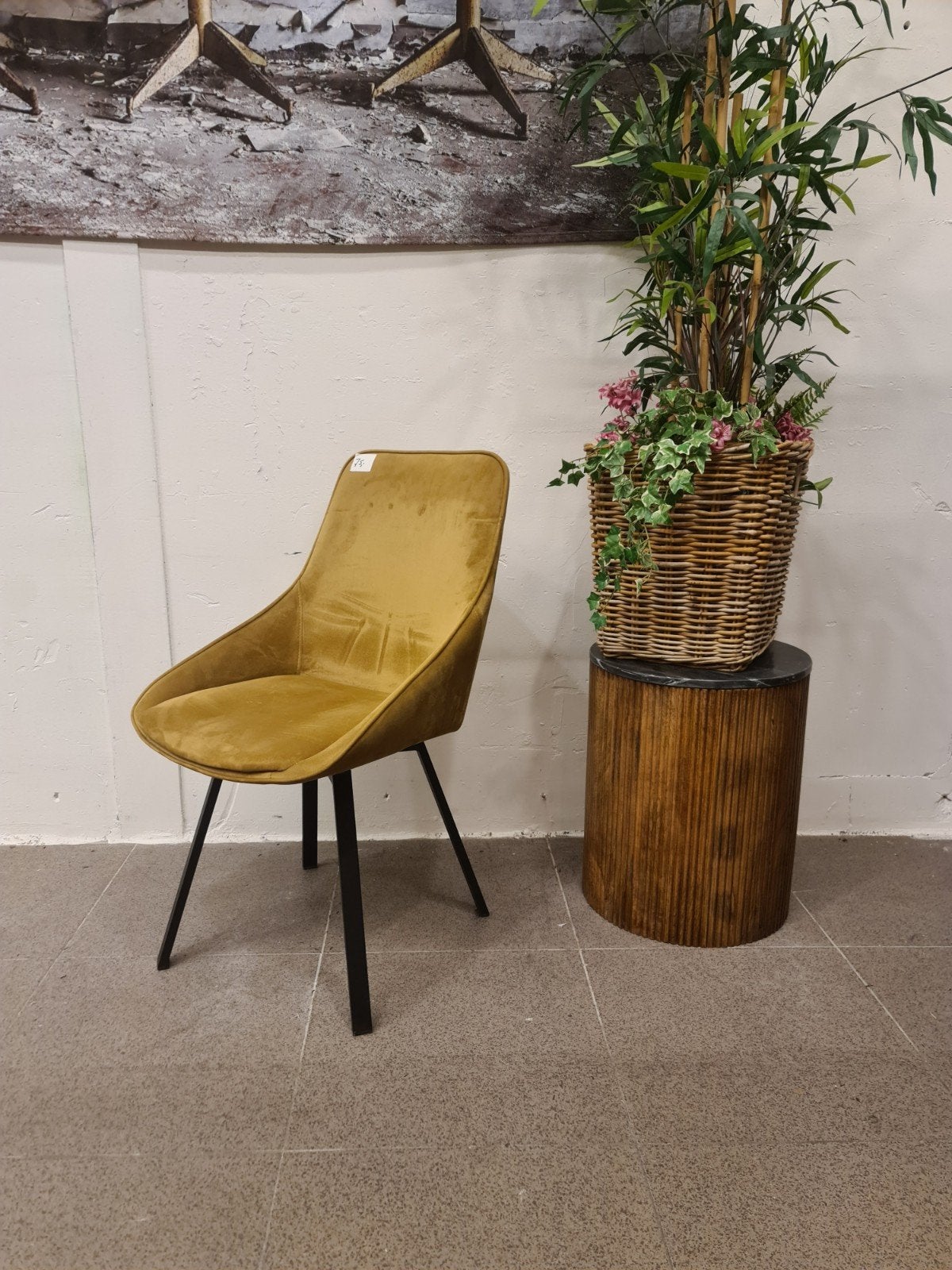 Nieuwe eetkamerstoel draaibaar adore velvet okergeel camel, Huis en Inrichting, Ophalen, Industrieel landelijk barok brocante koloniaal boheems vintage