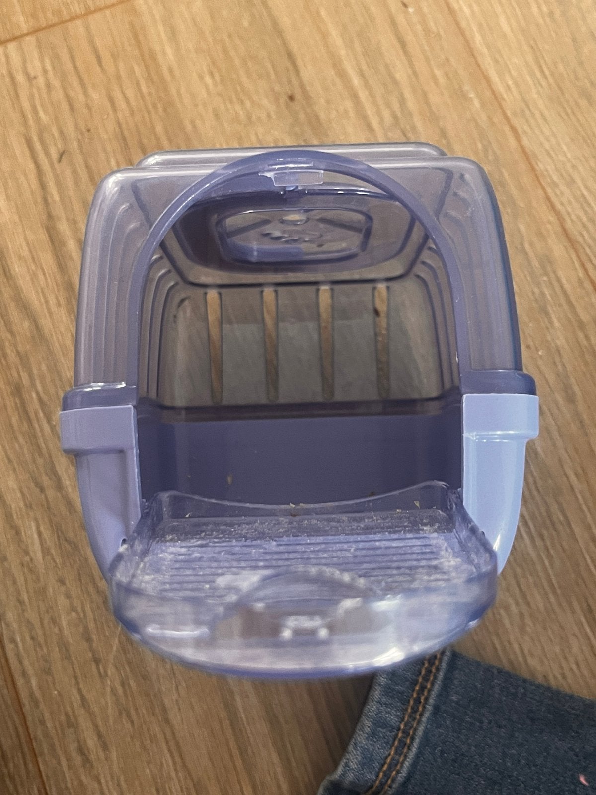 Hamster cage, Ophalen