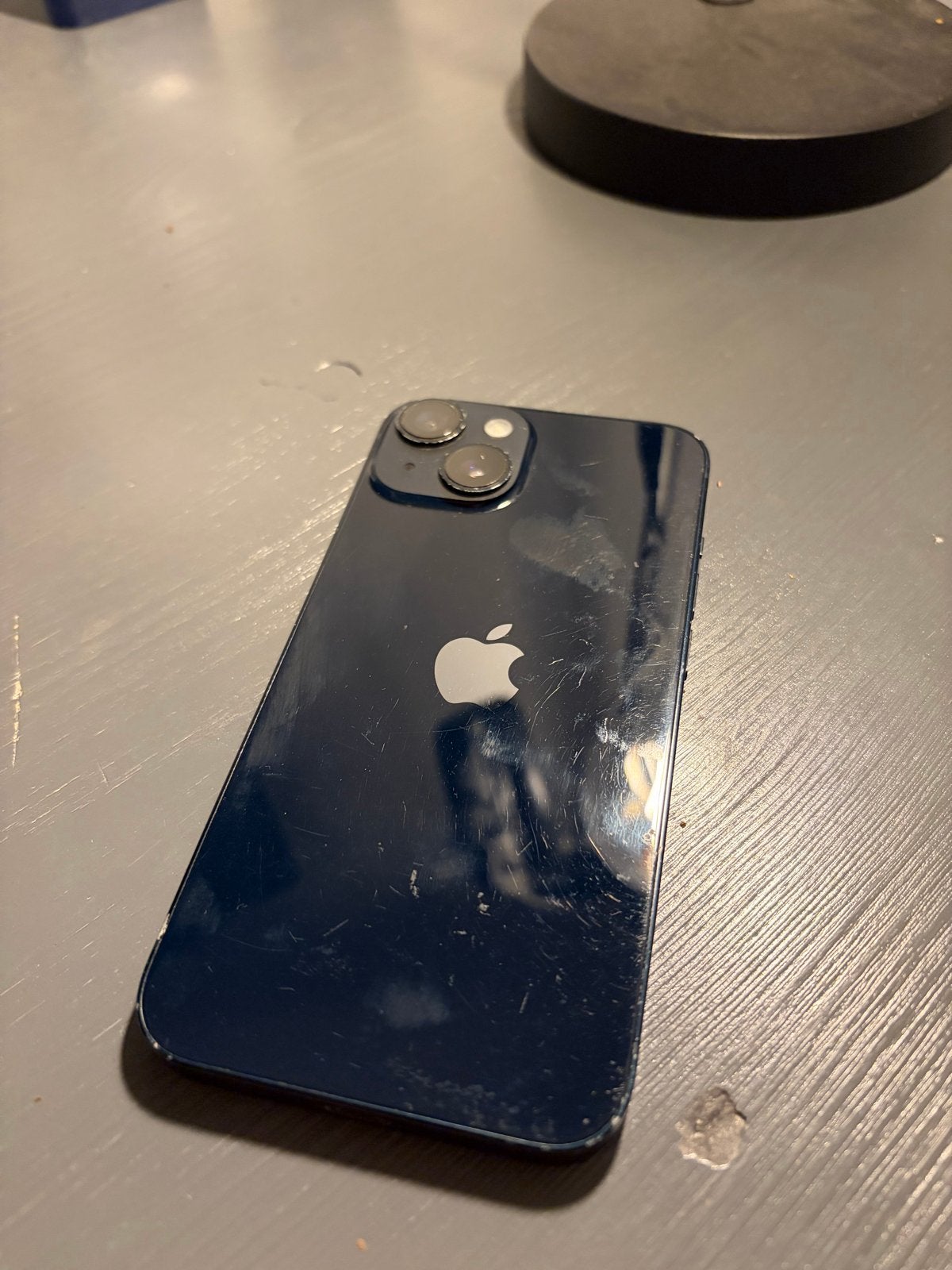 iPhone 14 - Zwart - Veel krasjes, lage batterijconditie, Telecommunicatie, Ophalen, Zwart, 77 %, Zonder abonnement