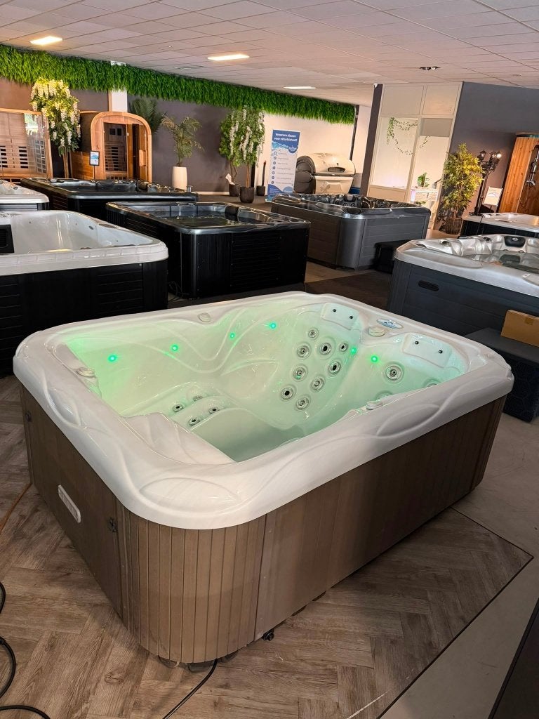 MyLine Spa 2/3-Persoons – 2 Ligplaatsen – 160 x 210 cm, Tuin en Terras, Bubbelbaden en Hottubs, Ophalen, Zo goed als nieuw, Trap