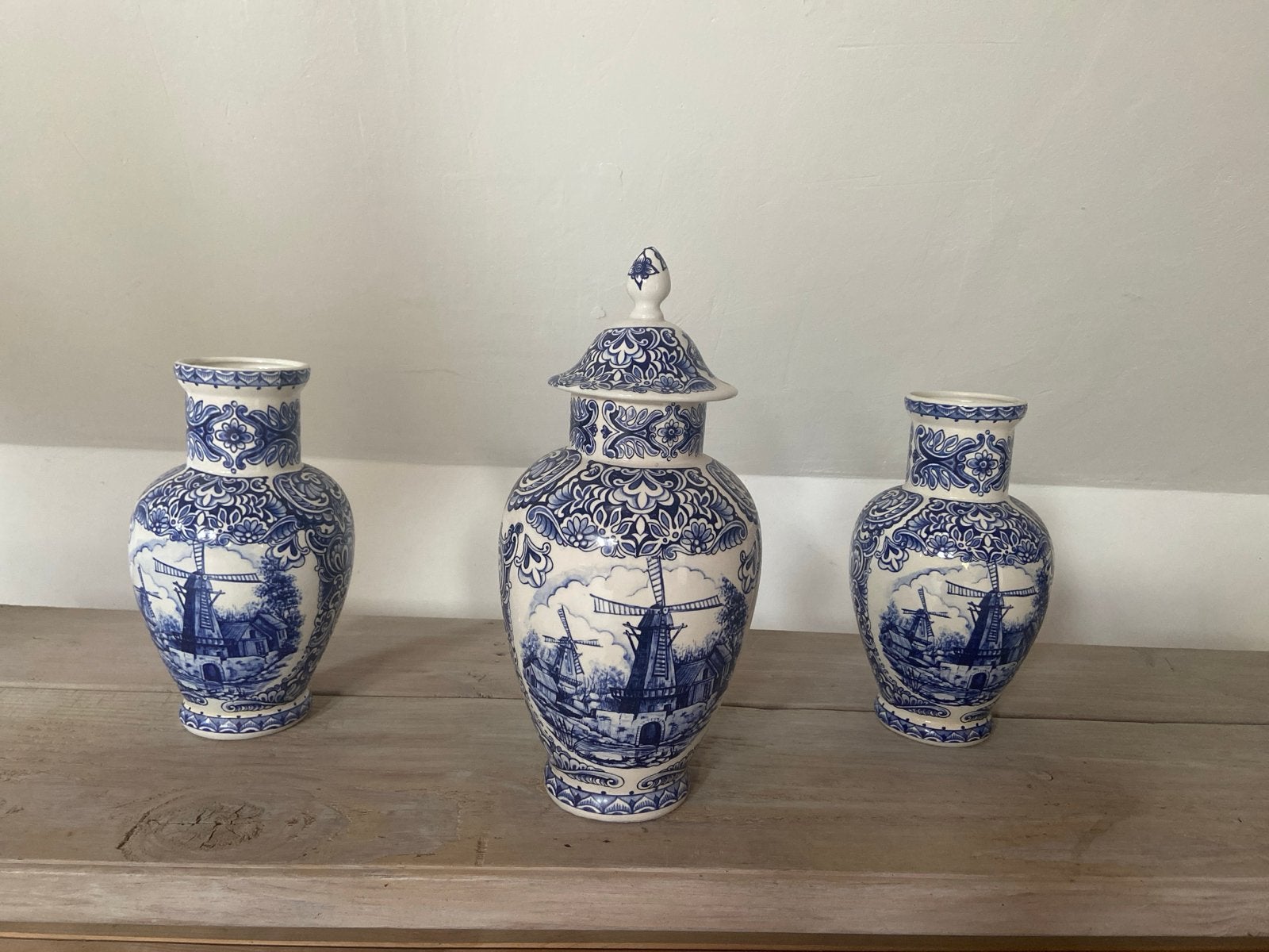 Set van 3 Delfts Blauw vazen en pot met deksel, Ophalen