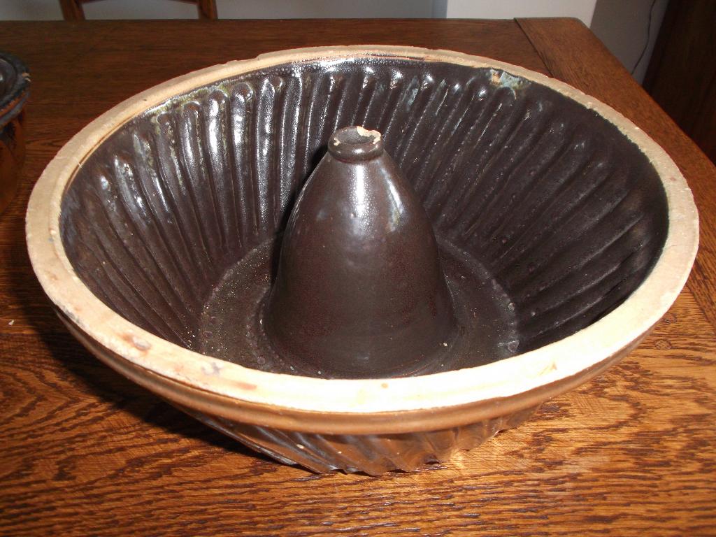Franse bakvorm aardewerk tulband brocante 2 stuks, Ophalen