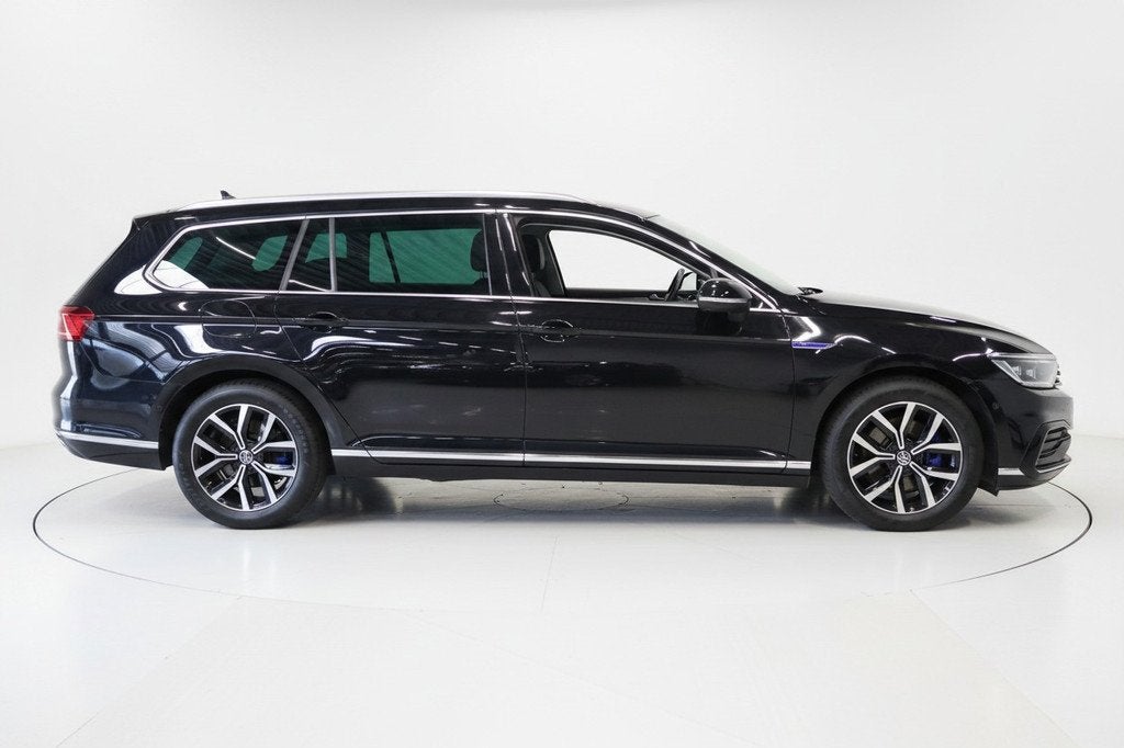 Volkswagen Passat Variant 1.4 TSI PHEV GTE Business|Matrix L, Auto's, Volkswagen, Gebruikt, Leder en Stof, Zwart, Plug-in hybride
