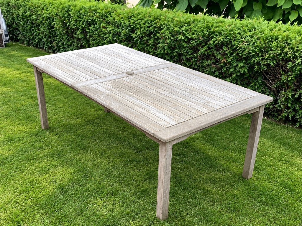 Foto 2 van Robuuste hardhouten tuintafel (TEAK)