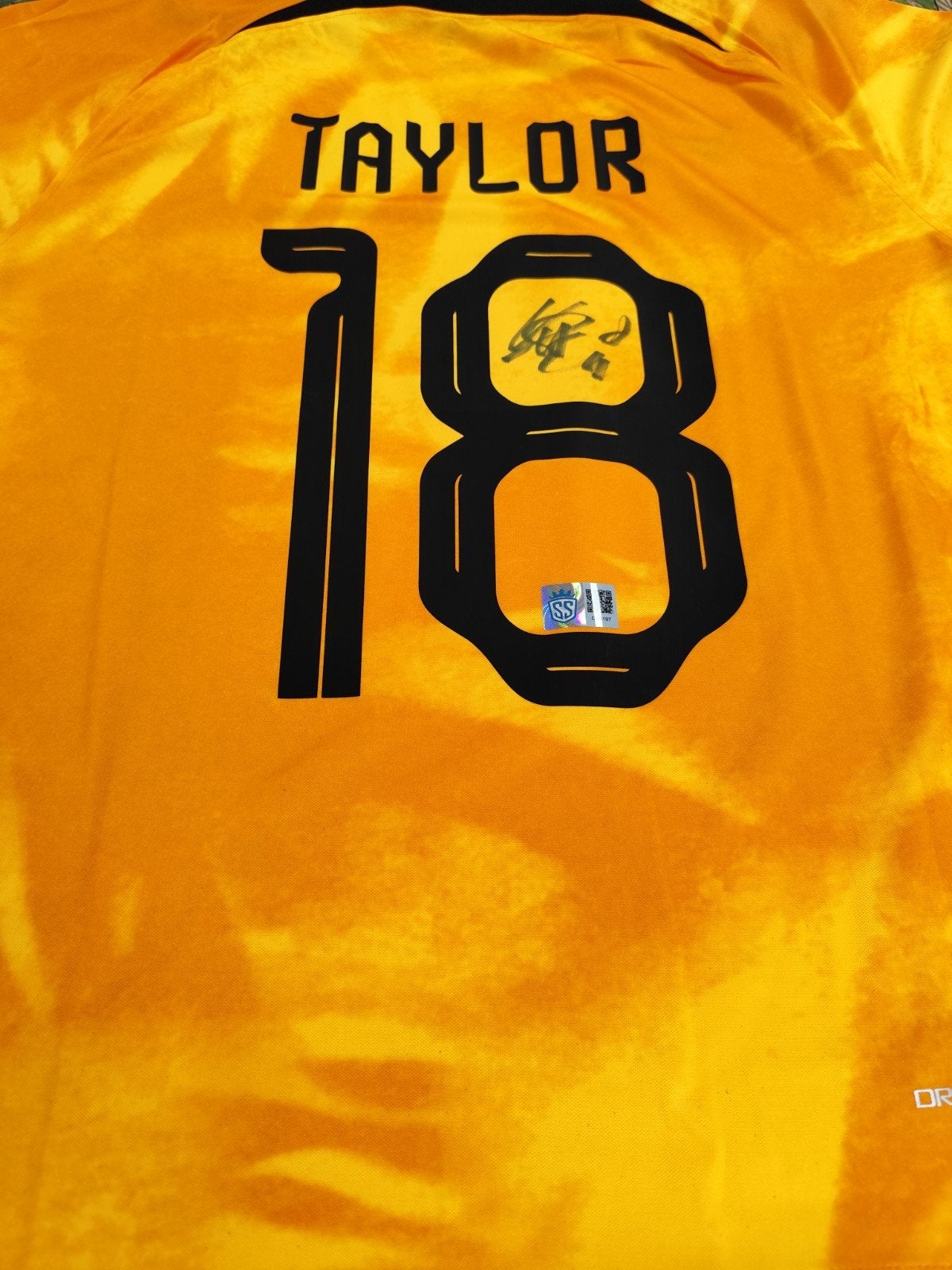 Gesigneerd voetbalshirt - Taylor #18, Verzamelen, Verzenden, ., Nieuw, .