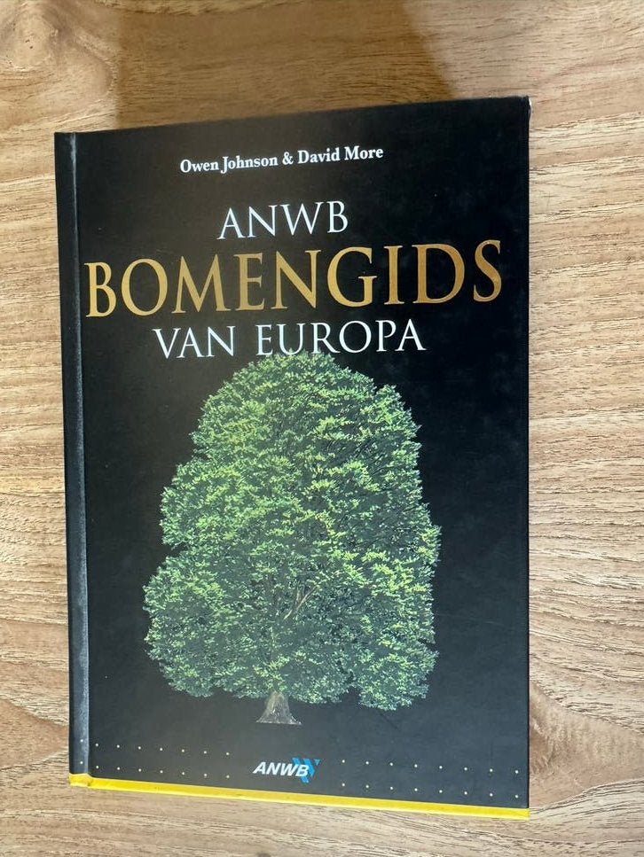 ANWB Bomengids van Europa - Owen Johnson & David More, Boeken, Ophalen of Verzenden, Zo goed als nieuw, Bloemen, Planten en Bomen