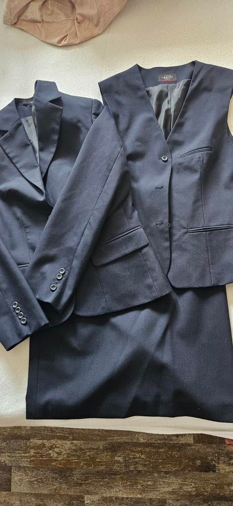 3 delig dames pak met gilet en rok kleur donkerblauw maat 38, Kostuum of Pak, Blauw, Greiff, Nieuw