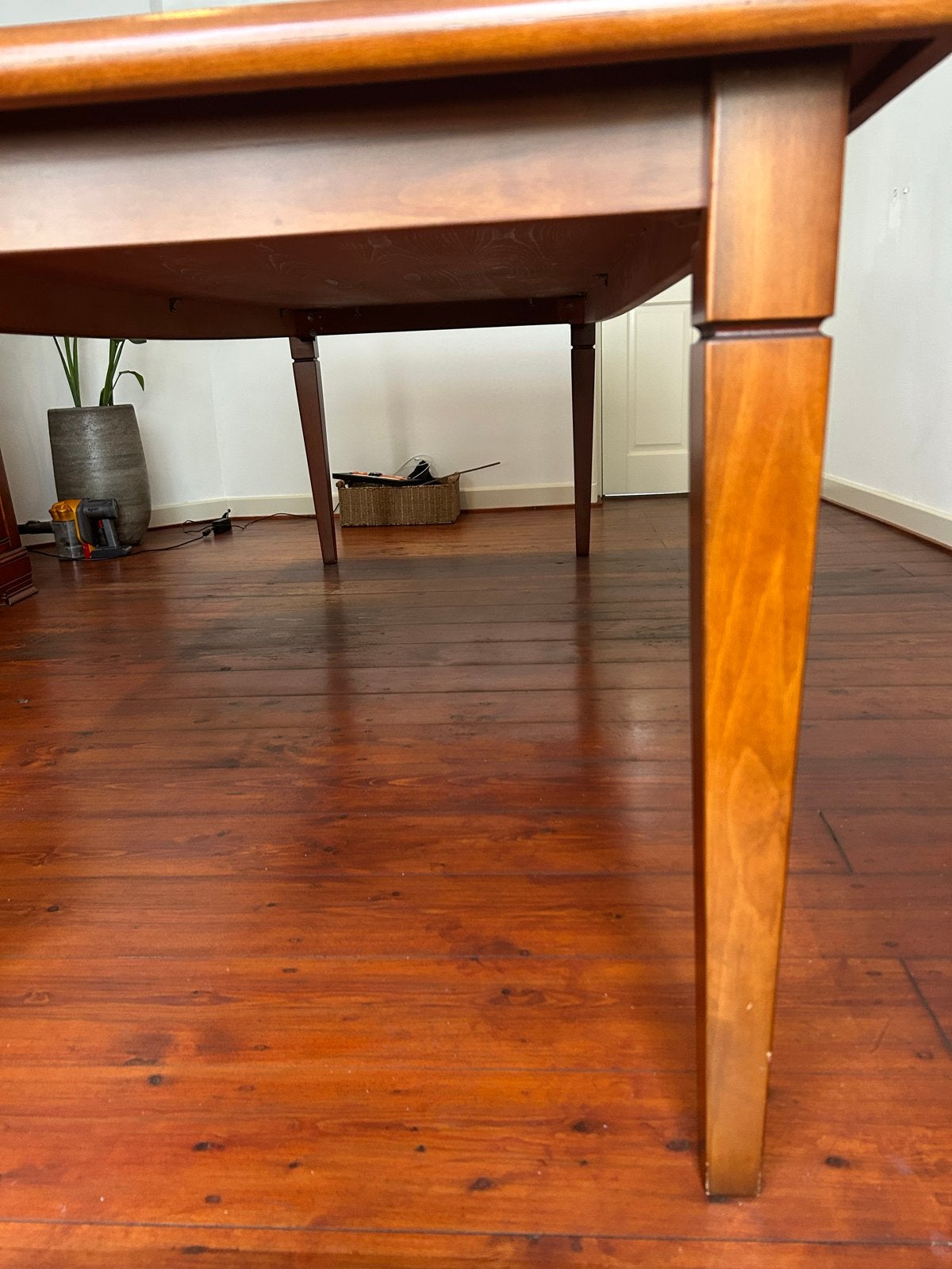 Elegante kersenhouten meubels ,uitschuifbare bladen, spiegel, Ophalen
